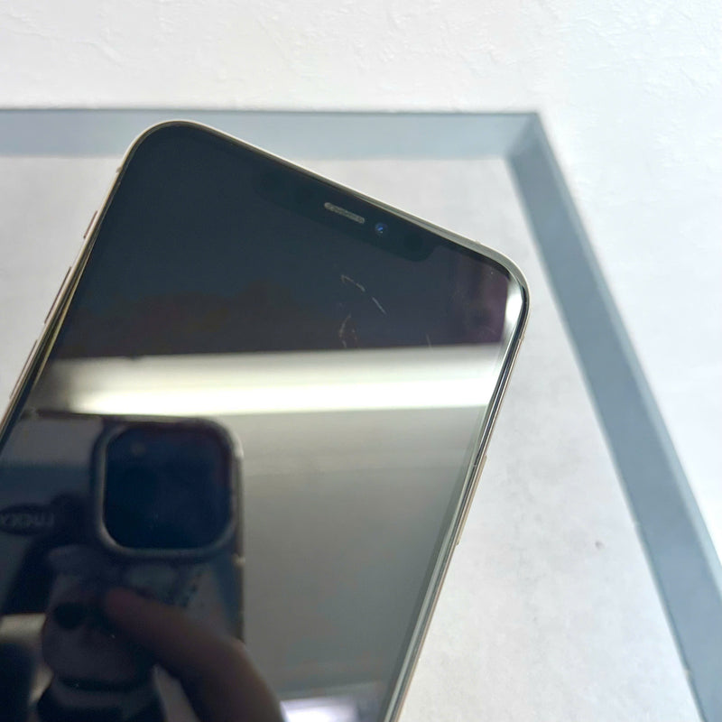 iPhone 11 Pro Max 256GB Vàng 98% pin 100% Quốc tế Apple (Đã thay pin, đốm 1x, xước mặt) - HH7079