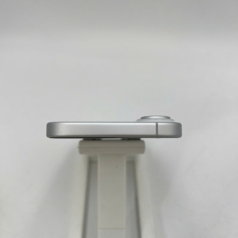 iPhone 16 128GB Trắng 100% DBH Quốc tế từ SB (Không dùng sim SB)