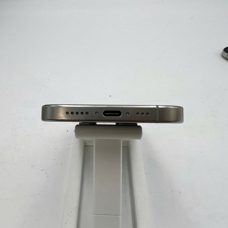 iPhone 16 Pro 256GB Tự Nhiên 98% pin 93% Quốc tế từ SB (Không dùng sim SB - ám lưng, xước màn) - HH6491