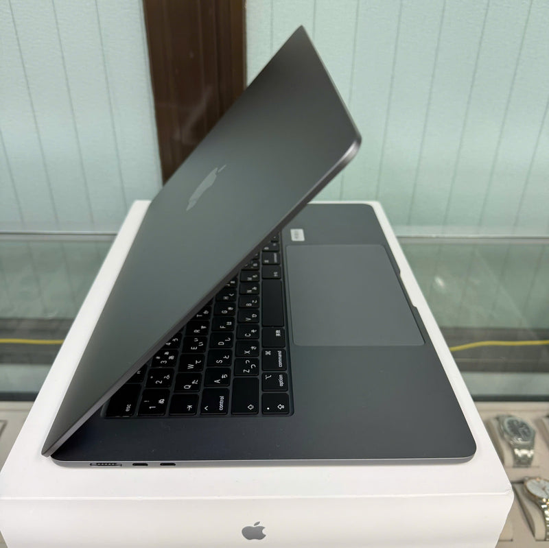Macbook Air 2024 15.3in Đen Apple M3/ RAM 16GB/ SSD 256GB 99% pin 100% sạc 18 lần BPTN