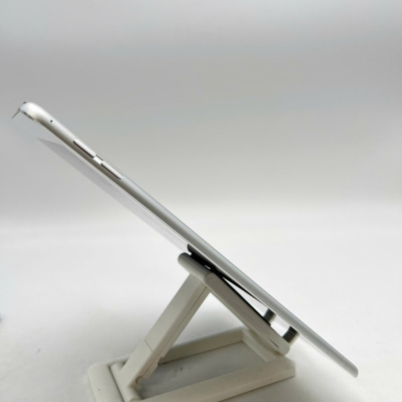 Ipad Air 2 9.7" 32GB Silver Wifi 98% pin từ 95% (màn ám sáng, đốm trắng, vòng tròn cam sau)
