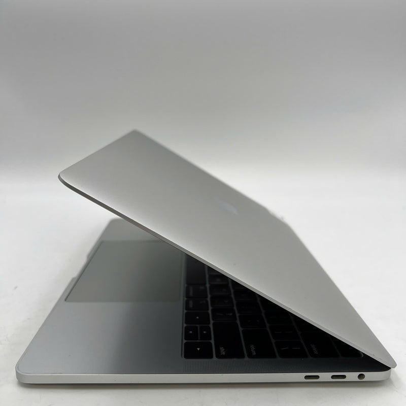 Macbook Pro 2019 13.3in Bạc Intel Core i7/ RAM 16GB/ SSD 512GB 98% Sạc 160 lần BPTA (nút Fn, control hơi cứng, xước vỏ)