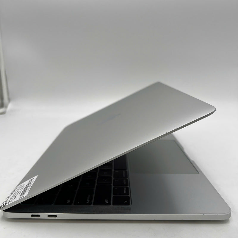 Macbook Pro 2019 13.3in Bạc Intel Core i7/ RAM 16GB/ SSD 512GB 98% Sạc 160 lần BPTA (nút Fn, control hơi cứng, xước vỏ)