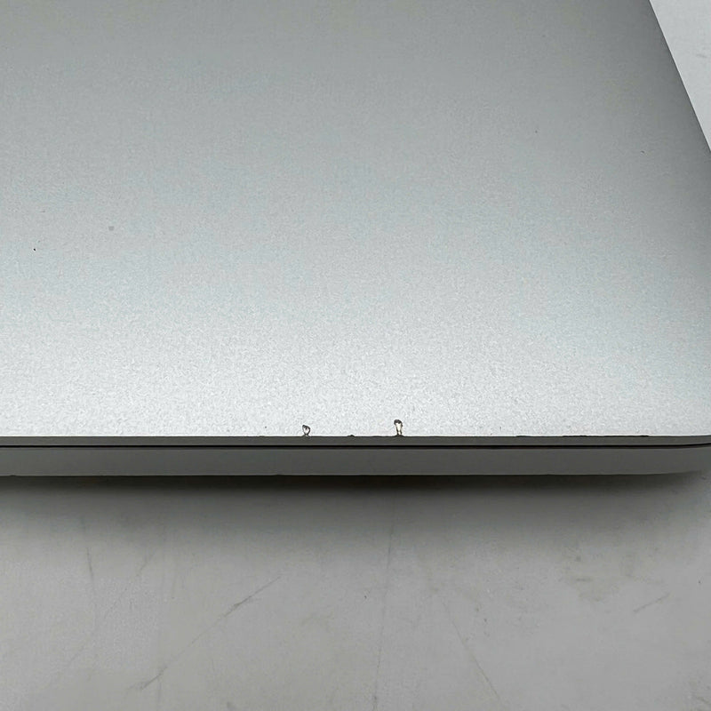 Macbook Pro 2019 13.3in Bạc Intel Core i7/ RAM 16GB/ SSD 512GB 98% Sạc 160 lần BPTA (nút Fn, control hơi cứng, xước vỏ)