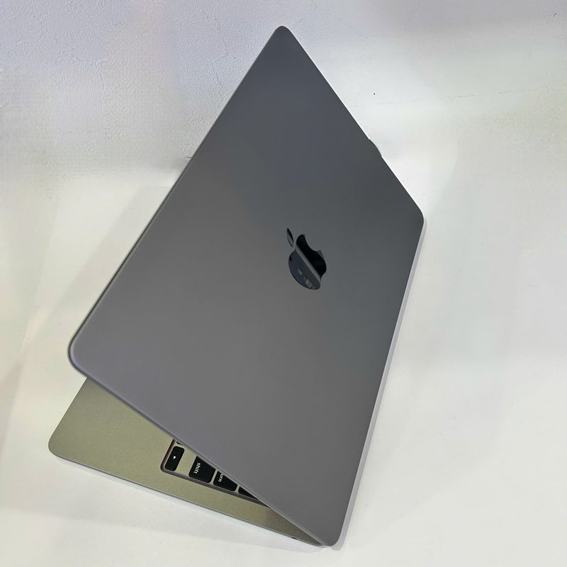 Macbook Air 2022 13.6in Xám M2/ RAM 8GB/ SSD 256GB pin 94% Sạc 115 lần BPTA
