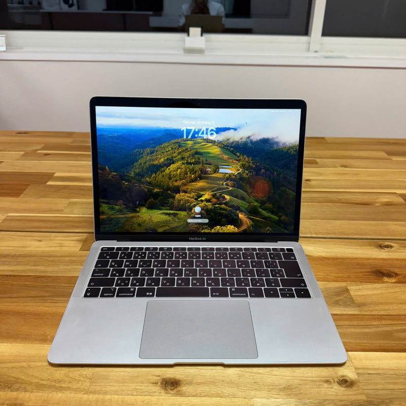 Macbook Air 2018 13.3in Bạc Intel Core i5/ RAM 8GB/ SSD 256GB 98% Sạc 154 lần BPTN