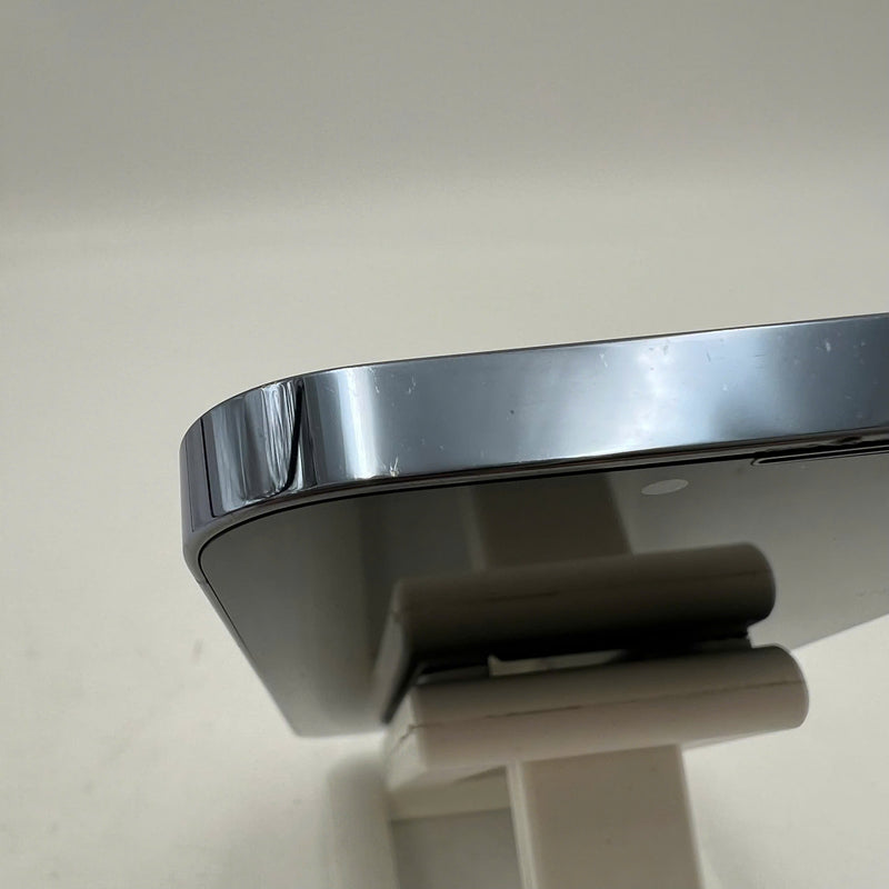 iPhone 13 Pro Max 128GB Xanh Dương 97% pin 85% DBH Quốc tế Apple (mã LL/A, ám màn cột sóng, vẩy mực cam 1x, đốm cam 4x, xước viền, màn, mặt lưng ám, thay màn chính hãng Apple) - HH4062