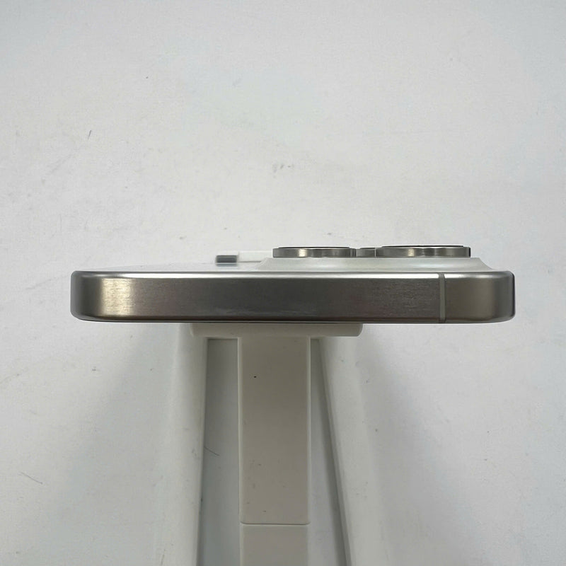 iPhone 15 Pro Max 256GB Trắng 98% pin 100% Máy đã trả hết tiền mạng dùng như Quốc tế Apple (Đã thay pin) - HH8877