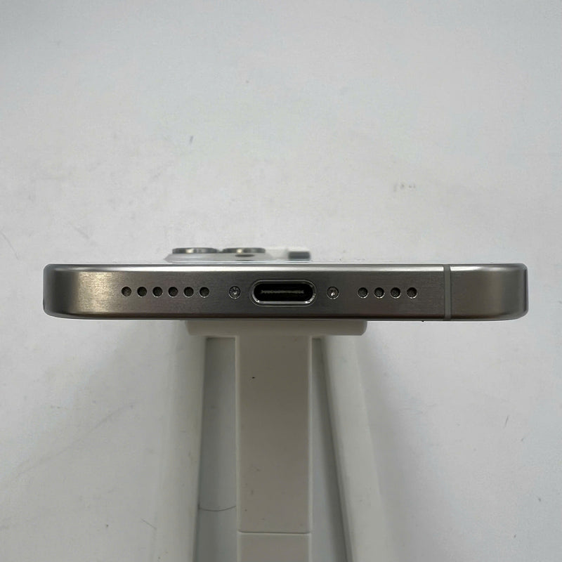 iPhone 15 Pro Max 256GB Trắng 98% pin 100% Máy đã trả hết tiền mạng dùng như Quốc tế Apple (Đã thay pin) - HH8877