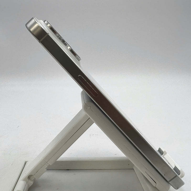 iPhone 15 Pro Max 256GB Trắng 98% pin 100% Máy đã trả hết tiền mạng dùng như Quốc tế Apple (Đã thay pin) - HH8877