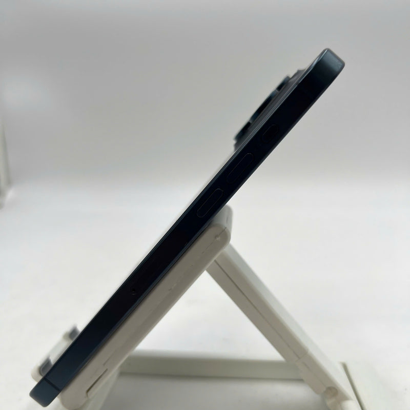 iPhone 15 Pro Max 256GB Xanh Dương 98% pin 87% Quốc tế từ SB (Không dùng sim SB - Đốm 0.5x, màn xước, xước mặt lưng, ám viền) - HH0610