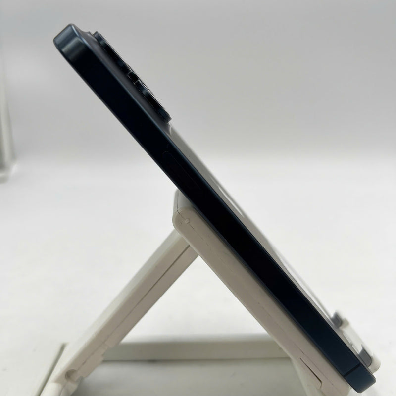 iPhone 15 Pro Max 256GB Xanh Dương 98% pin 87% Quốc tế từ SB (Không dùng sim SB - Đốm 0.5x, màn xước, xước mặt lưng, ám viền) - HH0610