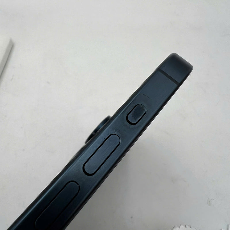 iPhone 15 Pro Max 256GB Xanh Dương 98% pin 87% Quốc tế từ SB (Không dùng sim SB - Đốm 0.5x, màn xước, xước mặt lưng, ám viền) - HH0610