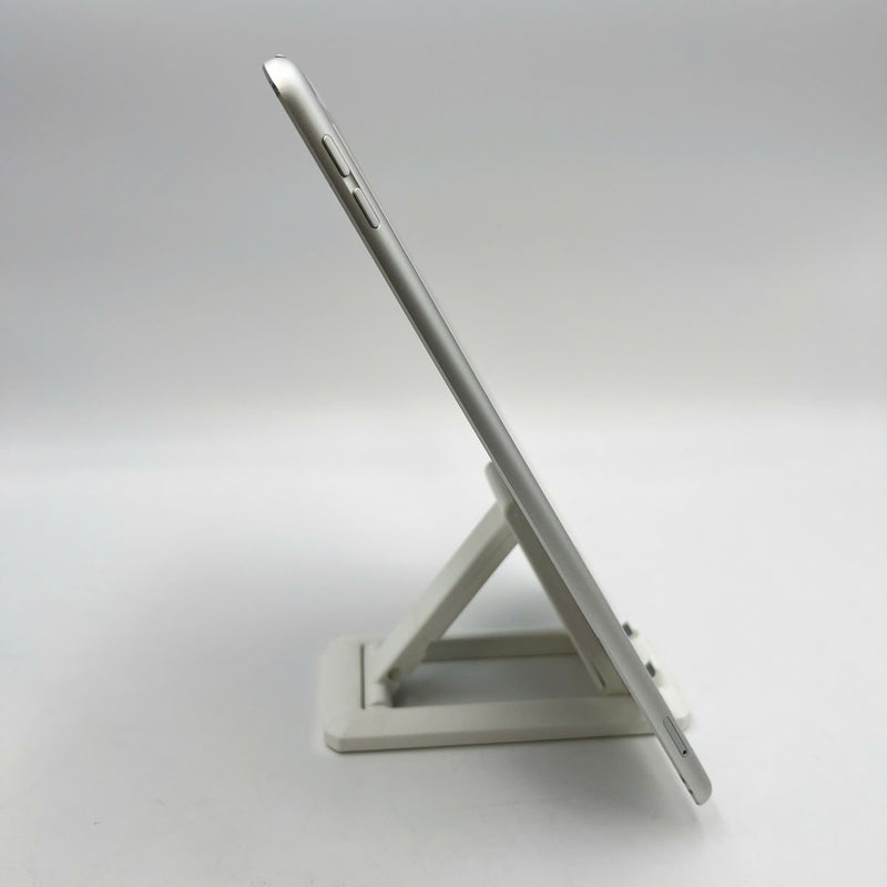 iPad Gen 9 10.2" 64GB Bạc Wifi 98% pin 100% sạc 86 lần (xước màn, xước viền, bụi màn)