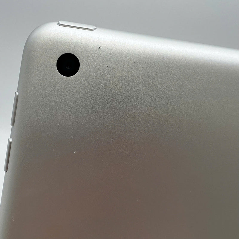 iPad Gen 9 10.2" 64GB Bạc Wifi 98% pin 100% sạc 86 lần (xước màn, xước viền, bụi màn)