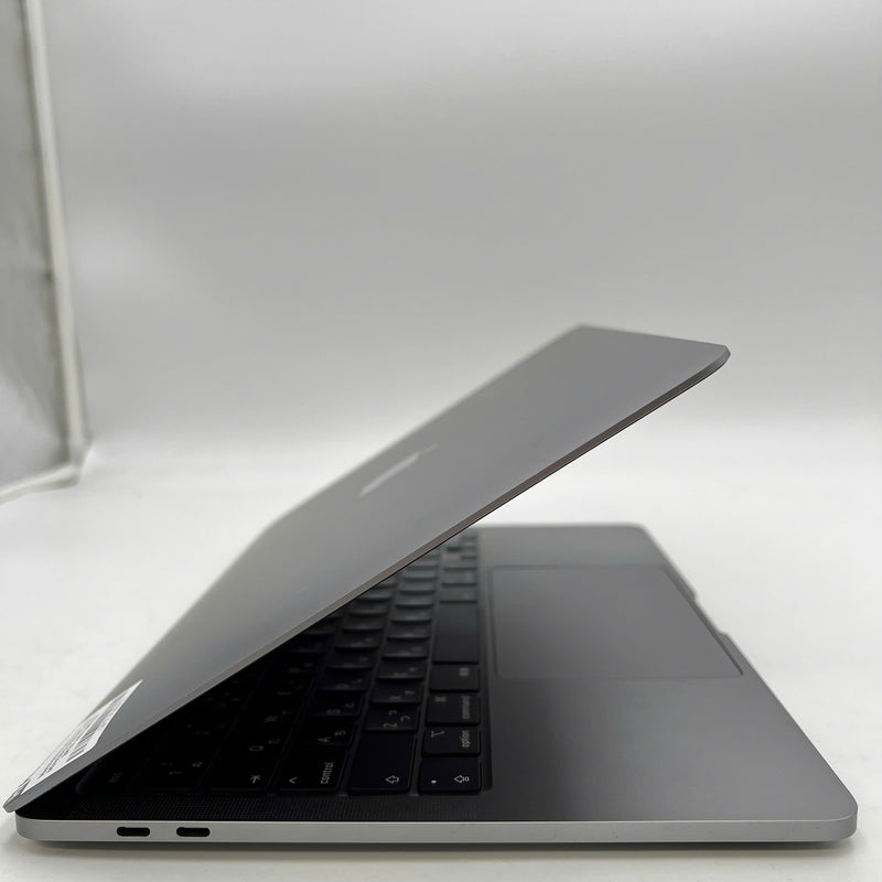 Macbook Pro 2022 13.3in Xám Apple M2/ RAM 8GB/SSD 512GB 98% pin 91%  BPTN (xước cạnh viền)