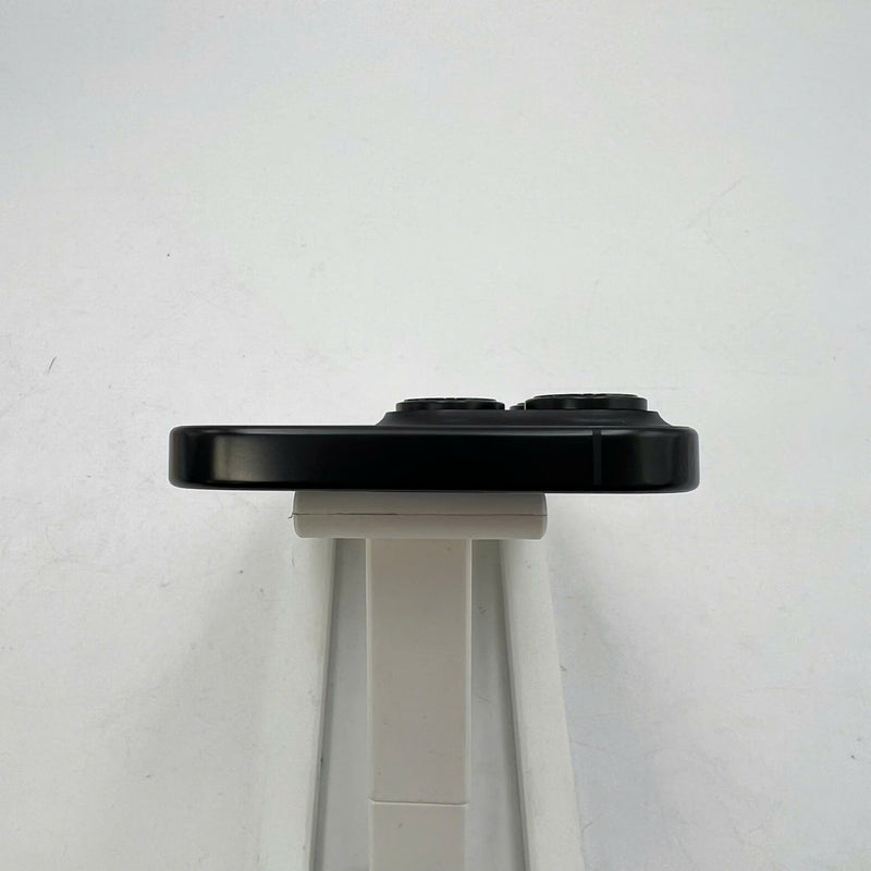 iPhone 16 Pro Max 256GB အနက်ရောင် 98% ဘက္ထရီ 100% International SB (SB မှ SIM မရှိပါ - ခြစ်ရာအစွန်းများ) - HH3946 