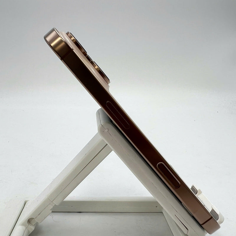 iPhone 16 Pro 128GB Desert Gold 98% ဘက်ထရီ 92% International Apple (အစွန်းများ) - HH3841 