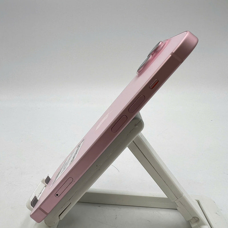 iPhone 15 128GB ပန်းရောင် 98% ဘက္ထရီ 95% နိုင်ငံတကာ DCM မှ ( DCM ဆင်းမ်မပါ - အလင်းမျက်နှာပြင် ခြစ်ရာများ ) - HH6913 