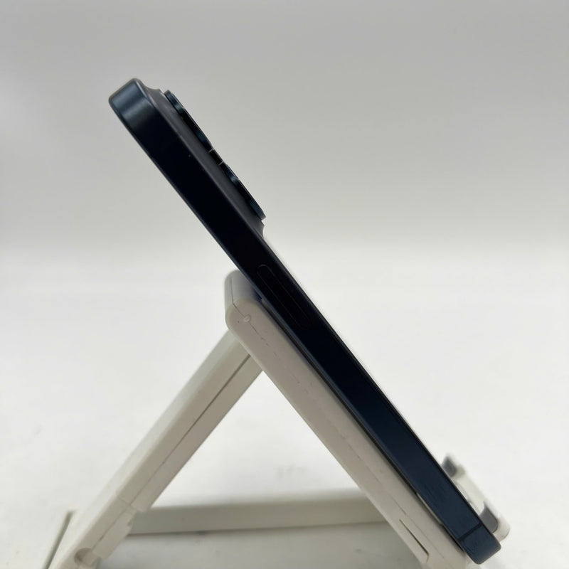 iPhone 15 Pro 128GB အပြာရောင် 98% ဘက္ထရီ 87% International SB မှ (SB မှ SIM မရှိပါ - အစွန်းများပေါ်တွင် ခြစ်ရာများ၊ ကျောဘက် အနည်းငယ် မှောင်နေ) - HH5103 