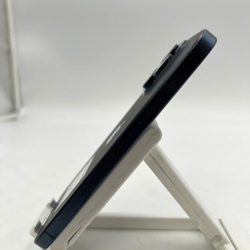 iPhone 15 Pro 128GB အပြာရောင် 98% ဘက္ထရီ 87% International SB မှ (SB မှ SIM မရှိပါ - အစွန်းများပေါ်တွင် ခြစ်ရာများ၊ ကျောဘက် အနည်းငယ် မှောင်နေ) - HH5103 