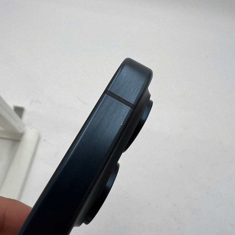 iPhone 15 Pro 128GB အပြာရောင် 98% ဘက္ထရီ 87% International SB မှ (SB မှ SIM မရှိပါ - အစွန်းများပေါ်တွင် ခြစ်ရာများ၊ ကျောဘက် အနည်းငယ် မှောင်နေ) - HH5103 