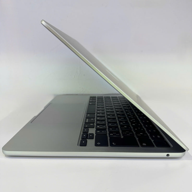Macbook Air 2022 13.6in Bạc M2/ RAM 8GB/ SSD 256GB 99% pin 99% sạc 83 lần BPTN
