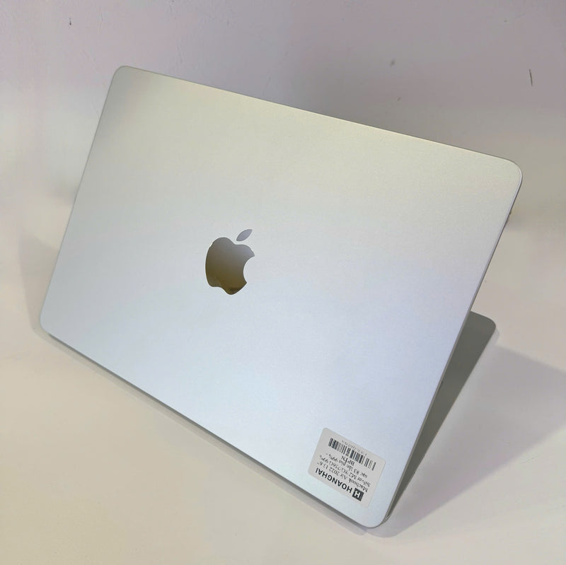 Macbook Air 2022 13.6in Bạc M2/ RAM 8GB/ SSD 256GB 99% pin 99% sạc 83 lần BPTN