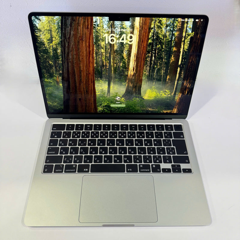 Macbook Air 2022 13.6in Bạc M2/ RAM 8GB/ SSD 256GB 99% pin 99% sạc 83 lần BPTN