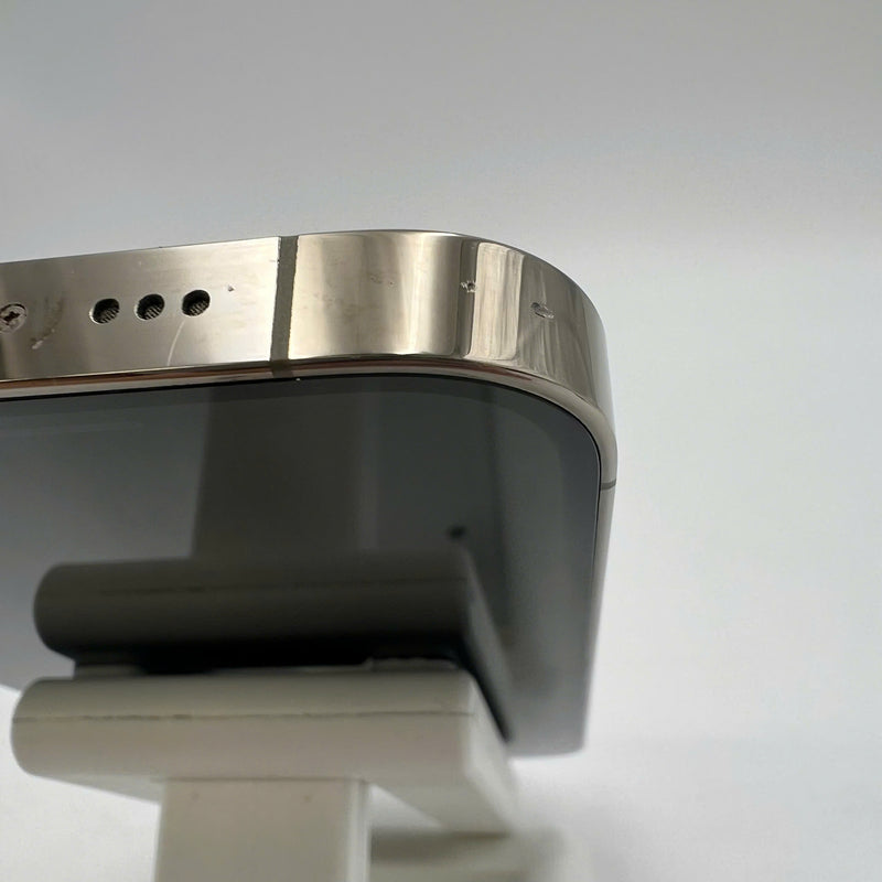 iPhone 14 Pro 256GB ရွှေရောင် 98% ဘက်ထရီ 87% စက်ပစ္စည်းသည် ကွန်ရက်အခကြေးငွေအားလုံးကို ပေးဆောင်ထားပြီး Apple International (ဘက်ထရီစစ်စစ်၊ 0.5x အစက်အပြောက်များ၊ အစွန်းများပေါ်တွင် ခြစ်ရာများ၊ ကျောညိုရောင်) - HH7731 