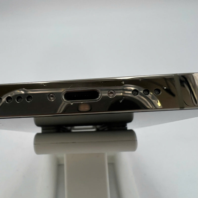 iPhone 14 Pro 256GB ရွှေရောင် 98% ဘက်ထရီ 87% စက်ပစ္စည်းသည် ကွန်ရက်အခကြေးငွေအားလုံးကို ပေးဆောင်ထားပြီး Apple International (ဘက်ထရီစစ်စစ်၊ 0.5x အစက်အပြောက်များ၊ အစွန်းများပေါ်တွင် ခြစ်ရာများ၊ ကျောညိုရောင်) - HH7731 