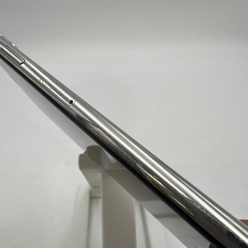 iPhone XS Max 256GB အဖြူရောင် 98% ဘက္ထရီ 100% စက်ပစ္စည်းသည် ကွန်ရက်အခကြေးငွေအားလုံးကို ပေးဆောင်ထားပြီး Apple International (အစားထိုး ဘက်ထရီ၊ 1 ကွက်၊ အစွန်းများပေါ်တွင် ခြစ်ရာများစွာ) - HH9059 