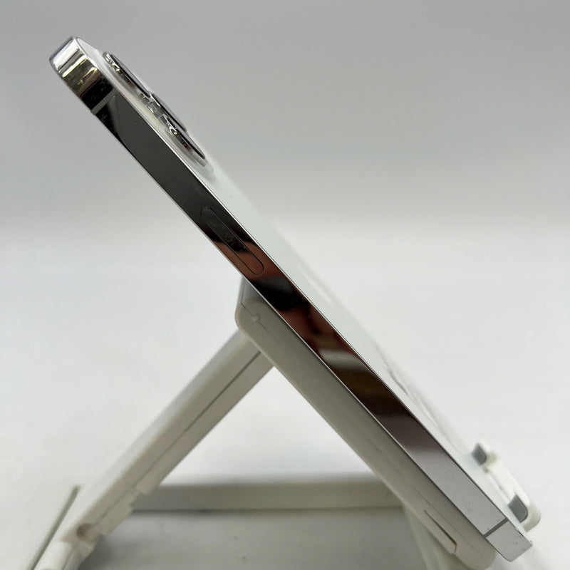 iPhone 12 Pro Max 256GB အဖြူရောင် 98% ဘက္ထရီ 86% စက်ပစ္စည်းသည် ကွန်ရက်အခကြေးငွေအားလုံးကို ပေးဆောင်ထားပြီး Apple International (မျက်နှာပြင် ခြစ်ရာ၊ ခြစ်ရာအစွန်းများ) - HH7470 