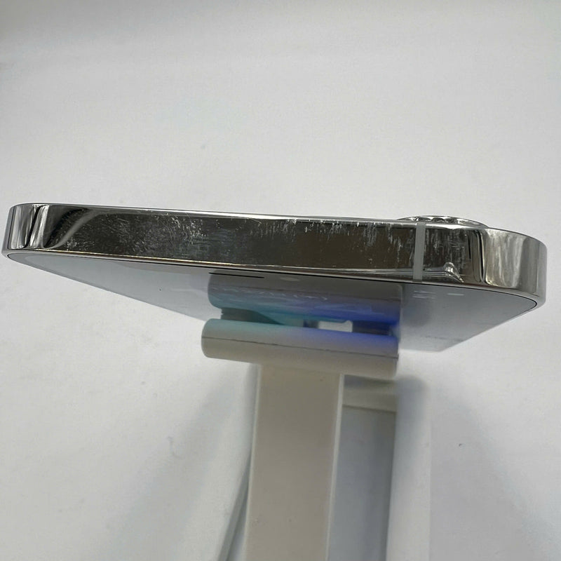 iPhone 12 Pro Max 256GB အဖြူရောင် 98% ဘက္ထရီ 86% စက်ပစ္စည်းသည် ကွန်ရက်အခကြေးငွေအားလုံးကို ပေးဆောင်ထားပြီး Apple International (မျက်နှာပြင် ခြစ်ရာ၊ ခြစ်ရာအစွန်းများ) - HH7470 