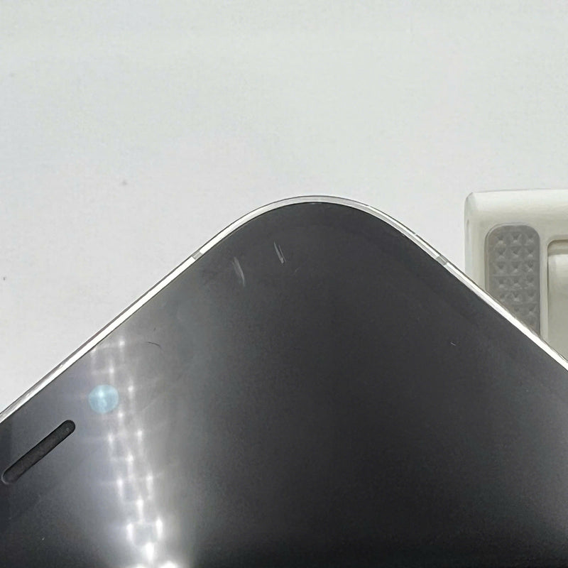 iPhone 12 Pro Max 256GB အဖြူရောင် 98% ဘက်ထရီ 87% အာမခံ စက်ပစ္စည်းသည် ကွန်ရက်အခကြေးငွေအားလုံးကို ပေးဆောင်ထားပြီး Apple International (မျက်နှာပြင် ခြစ်ရာ၊ ခြစ်ရာအစွန်းများ၊ 2.5x အစက်များ) - HH6520 