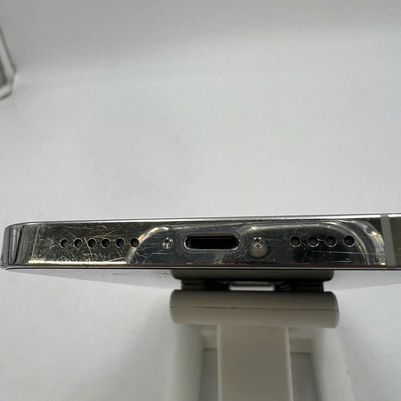 iPhone 12 Pro Max 256GB အဖြူရောင် 98% ဘက်ထရီ 87% အာမခံ စက်ပစ္စည်းသည် ကွန်ရက်အခကြေးငွေအားလုံးကို ပေးဆောင်ထားပြီး Apple International (မျက်နှာပြင် ခြစ်ရာ၊ ခြစ်ရာအစွန်းများ၊ 2.5x အစက်များ) - HH6520 