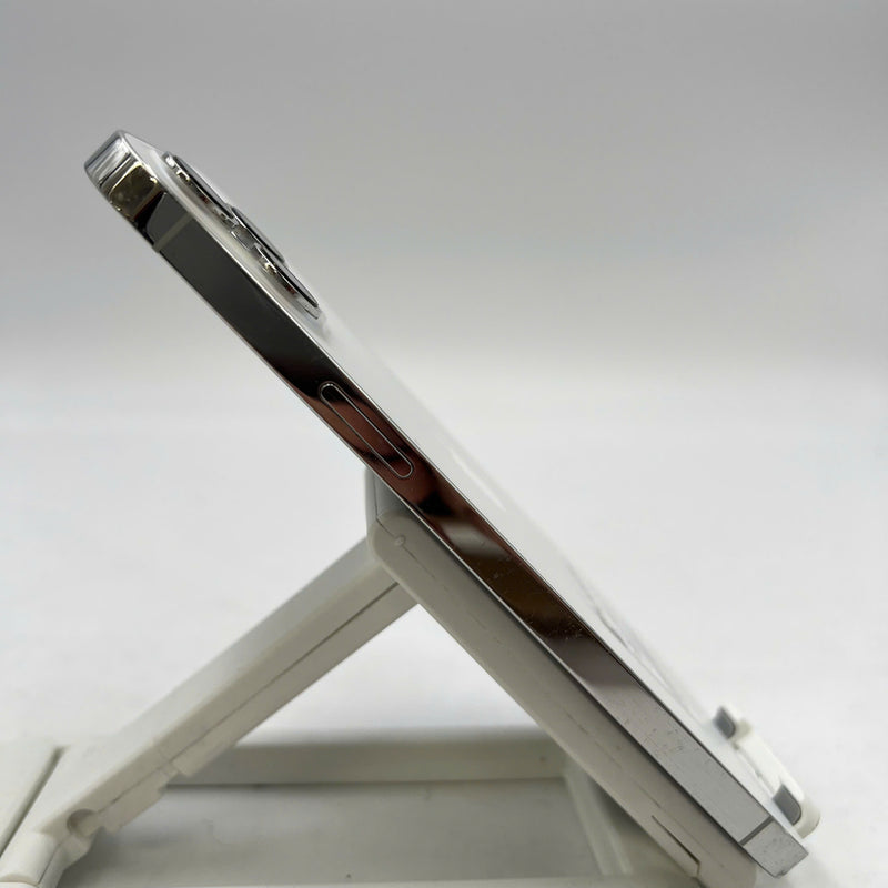 iPhone 12 Pro Max 256GB အဖြူရောင် 98% ဘက်ထရီ 87% အာမခံ စက်ပစ္စည်းသည် ကွန်ရက်အခကြေးငွေအားလုံးကို ပေးဆောင်ထားပြီး Apple International (မျက်နှာပြင် ခြစ်ရာ၊ ခြစ်ရာအစွန်းများ၊ 2.5x အစက်များ) - HH6520 