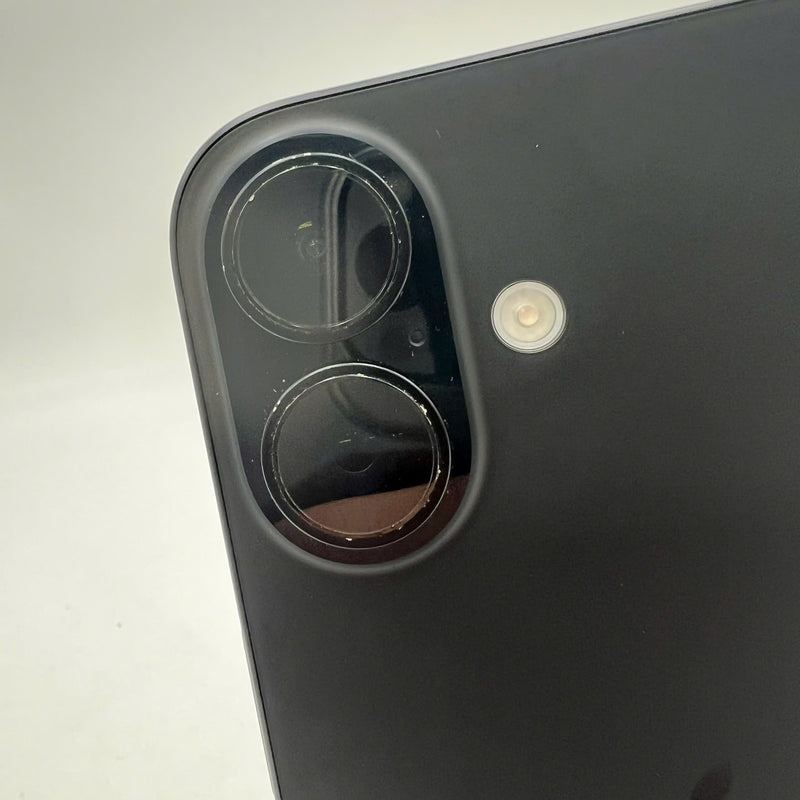 iPhone 16 128GB အနက်ရောင် 98% ဘက်ထရီ SB မှ 100% နိုင်ငံတကာ အာမခံ ( SB ဆင်းမ်ကဒ်မပါ - အမှောင်အနားများ၊ ကင်မရာအစွန်းတွင် ခြစ်ရာများ) - HH6144 