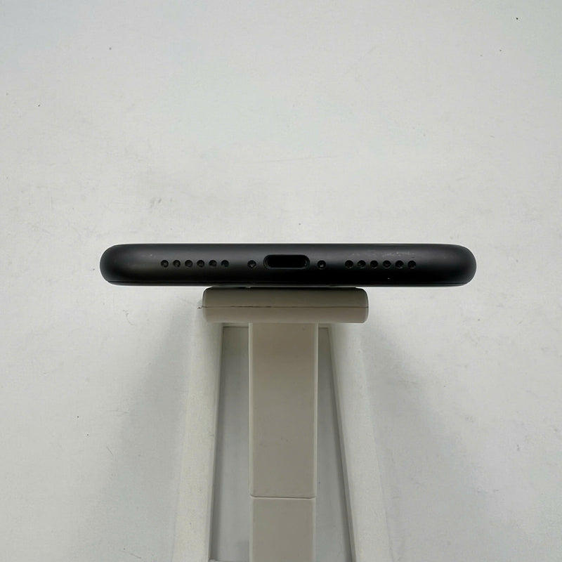 iPhone 11 64GB အနက်ရောင် 98% ဘက်ထရီ 89% စက်ပစ္စည်းသည် ကွန်ရက်ဘေလ်များအားလုံးကို ပေးချေထားပြီး Apple International (LKCH ဘက်ထရီ၊ ခြစ်ရာအစွန်းများ၊ လိမ္မော်ရောင်အစွန်းများ) - HH9158 