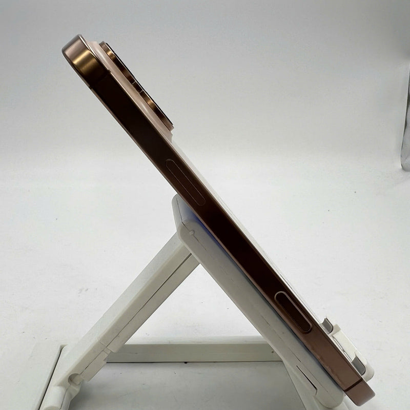 iPhone 16 Pro Max 256GB Desert Gold 98% ဘက်ထရီ 93% International Apple (အစွန်းများ၊ 0.5x ကင်မရာအစက်အပြောက်များ) - HH8171 