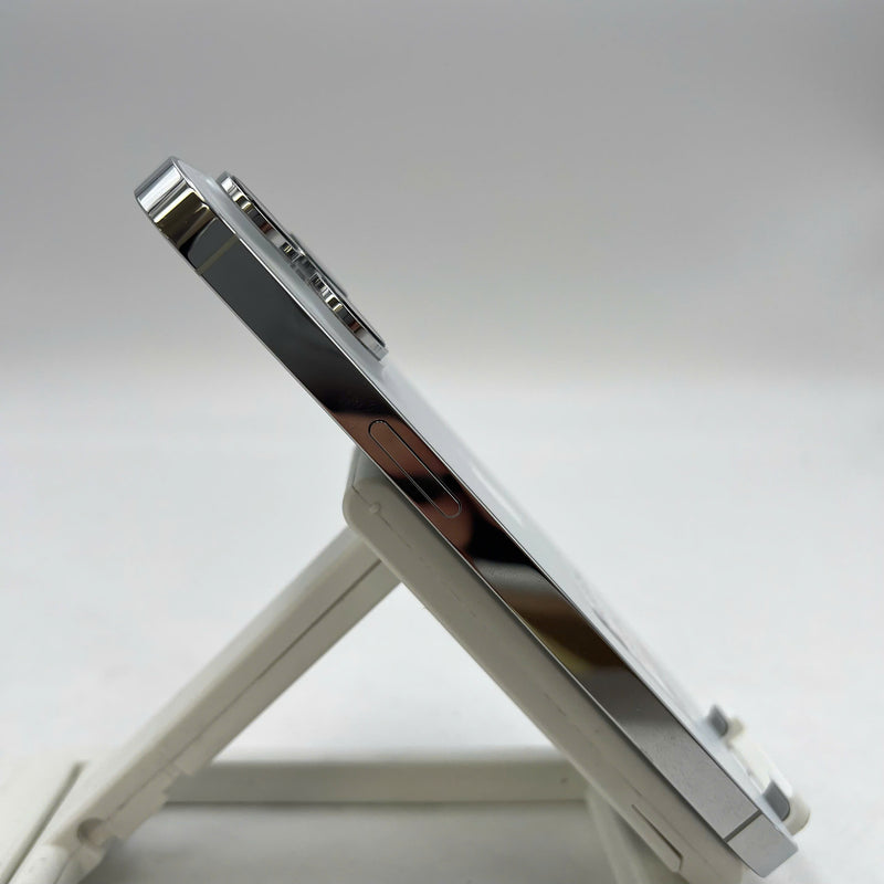 iPhone 14 Pro 256GB အဖြူရောင် 98% ဘက်ထရီ 88% Apple International (စခရင်ပေါ်တွင် ခြစ်ရာများစွာ၊ LKCH ဘက်ထရီ၊ 0.5x/3x အစက်များ) - HH5366 