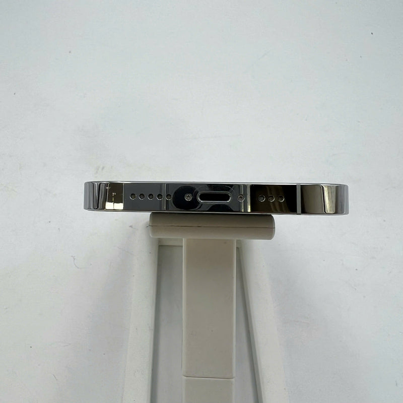 iPhone 14 Pro 256GB အဖြူရောင် 98% ဘက်ထရီ 88% Apple International (စခရင်ပေါ်တွင် ခြစ်ရာများစွာ၊ LKCH ဘက်ထရီ၊ 0.5x/3x အစက်များ) - HH5366 