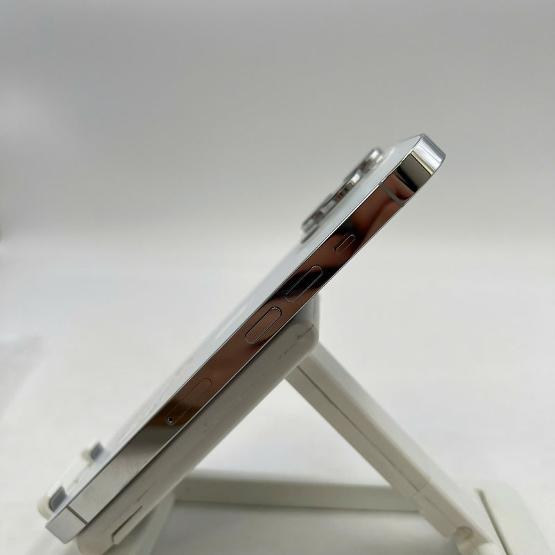 iPhone 14 Pro 256GB အဖြူရောင် 98% ဘက်ထရီ 88% Apple International (စခရင်ပေါ်တွင် ခြစ်ရာများစွာ၊ LKCH ဘက်ထရီ၊ 0.5x/3x အစက်များ) - HH5366 