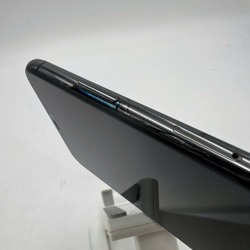 iPhone 11 Pro Max 256GB အနက်ရောင် 98% ဘက္ထရီ 85% Apple International (စကရင် ခြစ်ရာ၊ အမှောင်အနားများ) - HH1128 