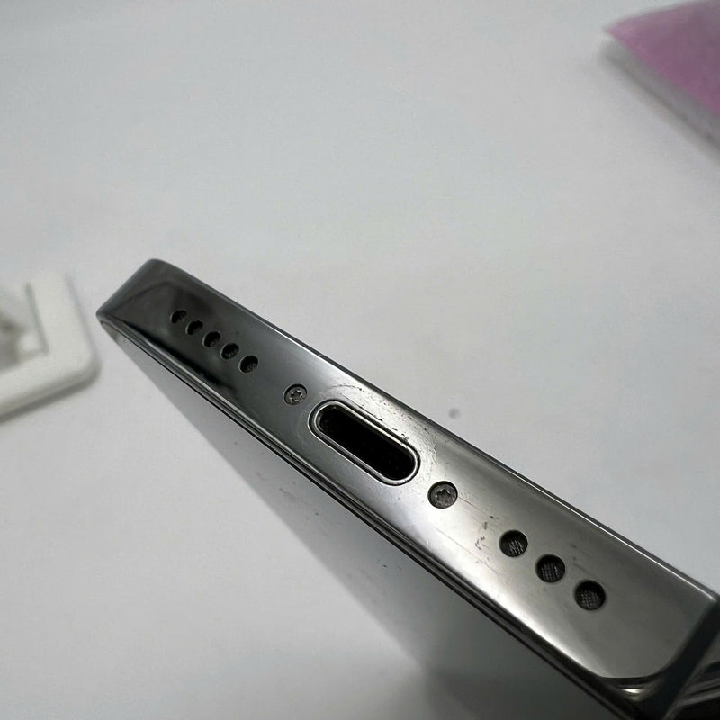 iPhone 13 Pro 128GB အနက်ရောင် 98% ဘက္ထရီ 100% စက်ပစ္စည်းသည် ကွန်ရက်အခကြေးငွေအားလုံးကို ပေးဆောင်ပြီး Apple International (ဘက်ထရီကို အစားထိုးပြီး၊ ခြစ်ရာအစွန်းများ) - HH0871 