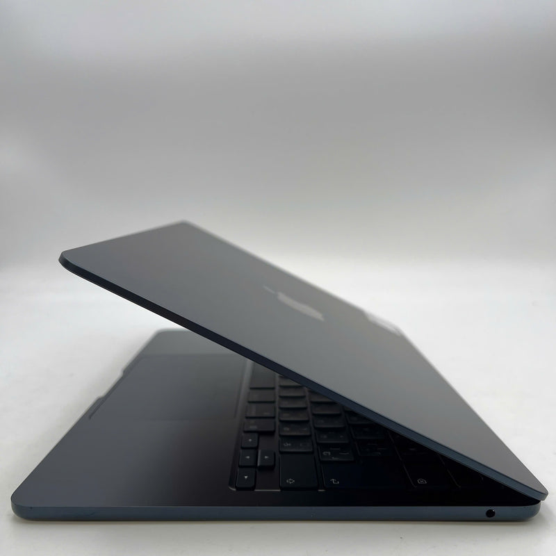 Macbook Air 2025 13.6လက်မ အနက်ရောင် Apple M4/ RAM 16GB/ SSD 256GB 98% ဘက်ထရီ 100% BPTN 2 ကြိမ် အားသွင်း 