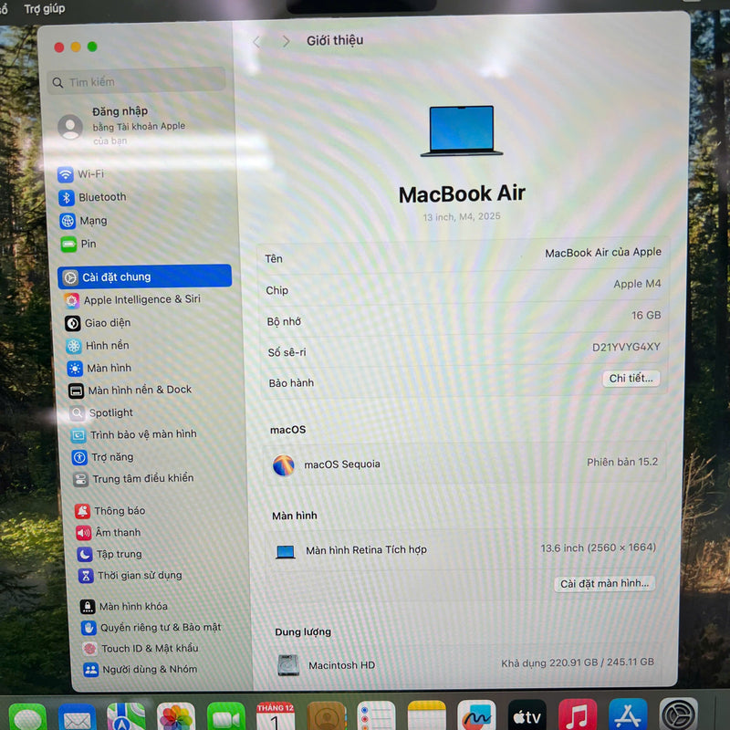Macbook Air 2025 13.6လက်မ အနက်ရောင် Apple M4/ RAM 16GB/ SSD 256GB 98% ဘက်ထရီ 100% BPTN 2 ကြိမ် အားသွင်း 