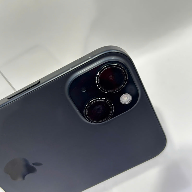 iPhone 15 Plus 128GB အနက်ရောင် 97% ဘက်ထရီ 97% Apple International (အစွန်းများပေါ်တွင် ခြစ်ရာများစွာ) - HH1215 