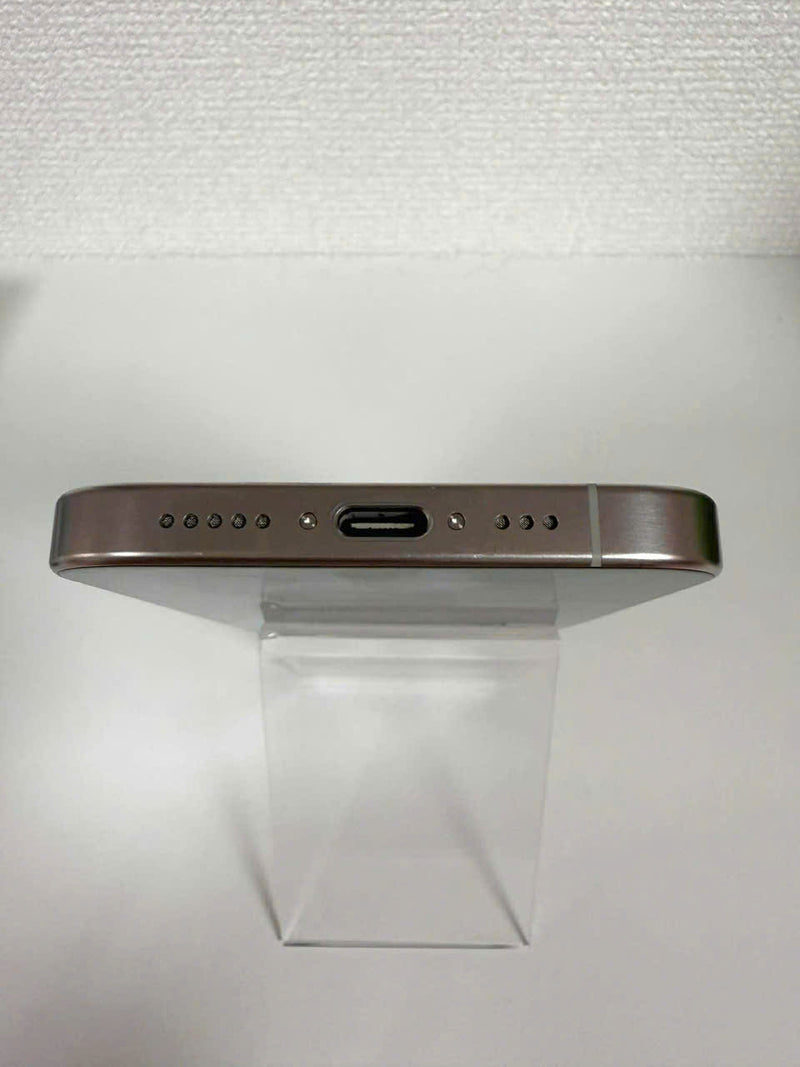 iPhone 15 Pro 128GB အဖြူရောင် 98% ဘက္ထရီ 87% Apple International (LKCH ကင်မရာ၊ ခြစ်ရာများ၊ ကျောညိုရောင်) - HH8953 