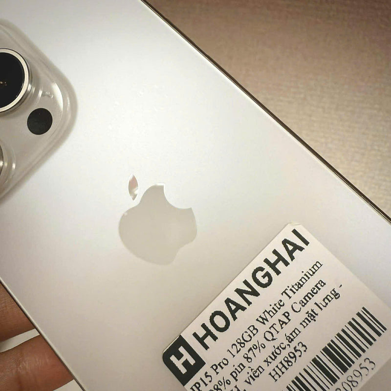 iPhone 15 Pro 128GB အဖြူရောင် 98% ဘက္ထရီ 87% Apple International (LKCH ကင်မရာ၊ ခြစ်ရာများ၊ ကျောညိုရောင်) - HH8953 